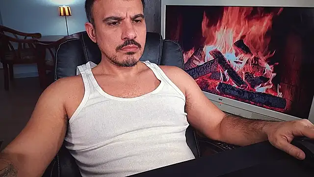 Snapshot of officeman7 chatting on 01/25/25, 03:09 officeman7 online show from 01/25/25, 03:09