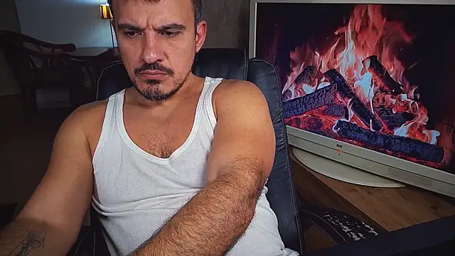 Snapshot of officeman7 chatting on 02/02/25, 04:32 officeman7 online show from 02/02/25, 04:32