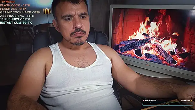 Snapshot of officeman7 chatting on 12/04/25, 04:05 officeman7 online show from 12/04/25, 04:05