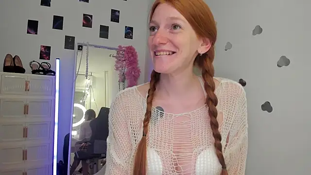 Aliceginger99 online show from 05/19/26, 01:28