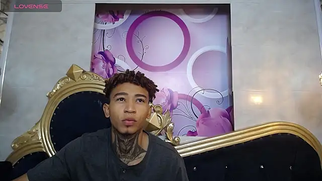 sexy blacks  online show from 02/21/25, 11:33