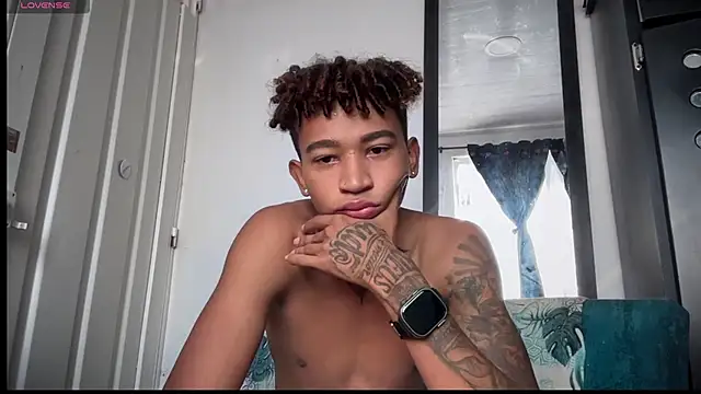 sexy blacks  online show from 12/03/25, 12:14