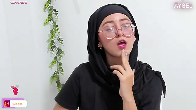 Snapshot of aysel_elid chatting on 12/09/24, 09:05 aysel elid online show from 12/09/24, 09:05