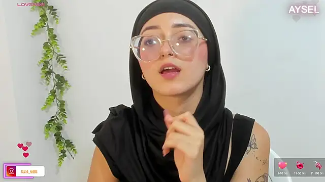 Snapshot of aysel_elid chatting on 02/05/25, 09:18 aysel elid online show from 02/05/25, 09:18