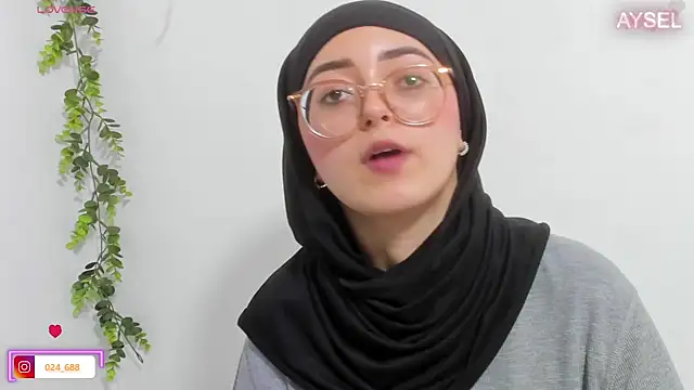 Snapshot of aysel_elid chatting on 02/23/25, 08:44 aysel elid online show from 02/23/25, 08:44