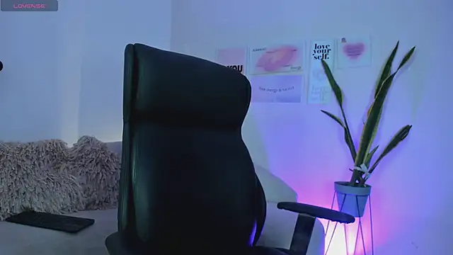 ChloeHarper  online show from 02/14/25, 12:36