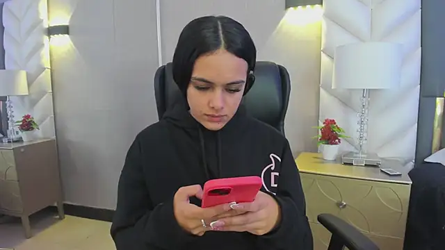 ChloeHarper  online show from 03/25/26, 11:49