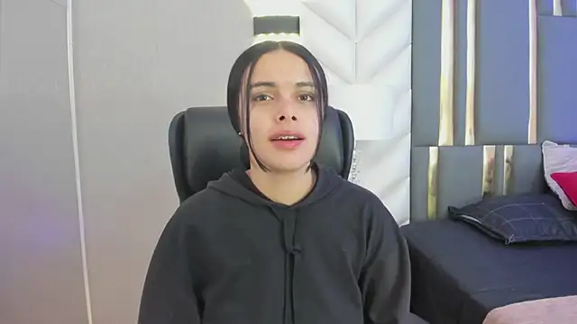 ChloeHarper  online show from 04/08/26, 11:54