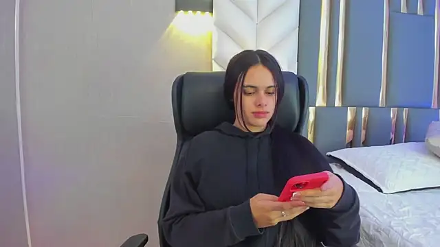 ChloeHarper  online show from 05/26/26, 11:39