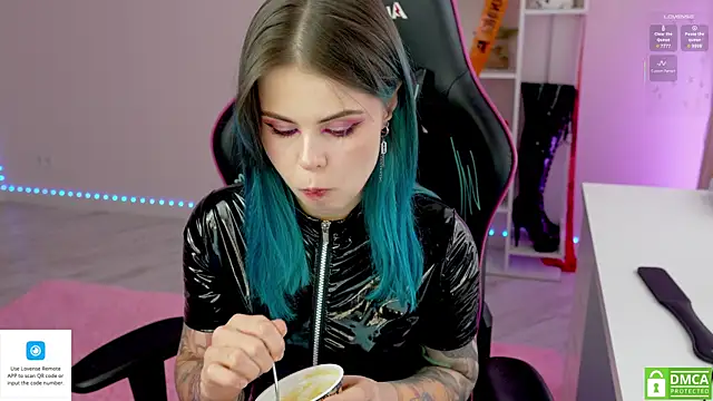 Latex Kitty online show from 10/21/25, 10:05