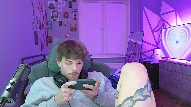 DENIS HERE online show from 02/11/25, 02:46