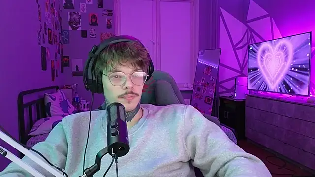 DENIS HERE online show from 02/11/25, 08:10