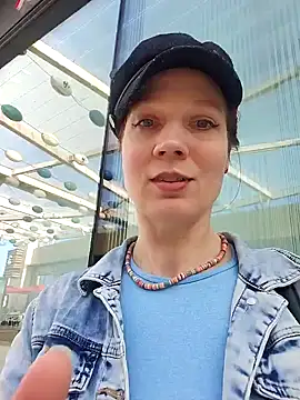 Exhibitionsplit online show from 02/11/25, 02:57