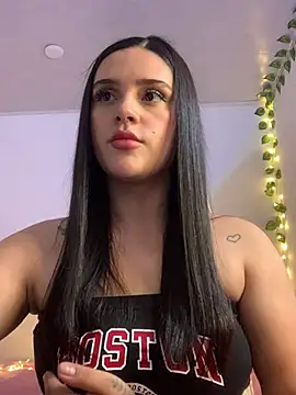 Snapshot of violet-333 chatting on 02/08/25, 06:12 violet-333 online show from 02/08/25, 06:12