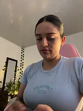 Snapshot of violet-333 chatting on 03/03/25, 05:07 violet-333 online show from 03/03/25, 05:07