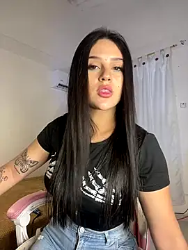 Snapshot of violet-333 chatting on 10/31/25, 02:51 violet-333 online show from 10/31/25, 02:51