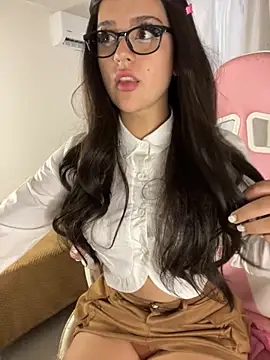 Snapshot of violet-333 chatting on 11/07/25, 05:57 violet-333 online show from 11/07/25, 05:57