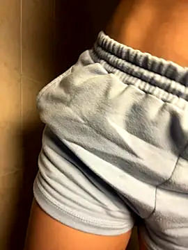 Snapshot of violet-333 chatting on 12/17/25, 05:52 violet-333 online show from 12/17/25, 05:52