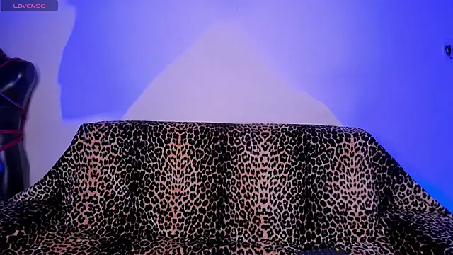 Snapshot of irregular_fetish_ chatting on 11/24/25, 11:37 irregular fetish online show from 11/24/25, 11:37