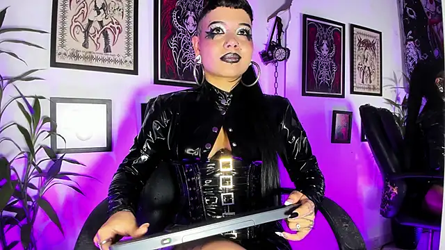Snapshot of irregular_fetish_ chatting on 05/27/26, 02:08 irregular fetish online show from 05/27/26, 02:08