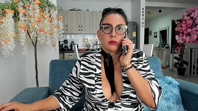 Snapshot of dakota_johnson10 chatting on 10/29/25, 07:37 dakota johnson10 online show from 10/29/25, 07:37