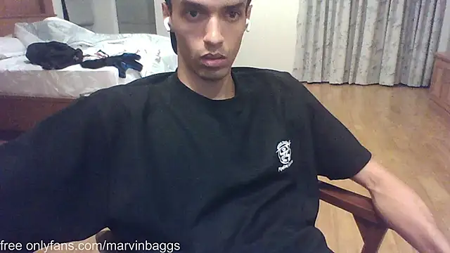 Snapshot of rippedbutskinny chatting on 12/11/24, 04:09 rippedbutskinny online show from 12/11/24, 04:09