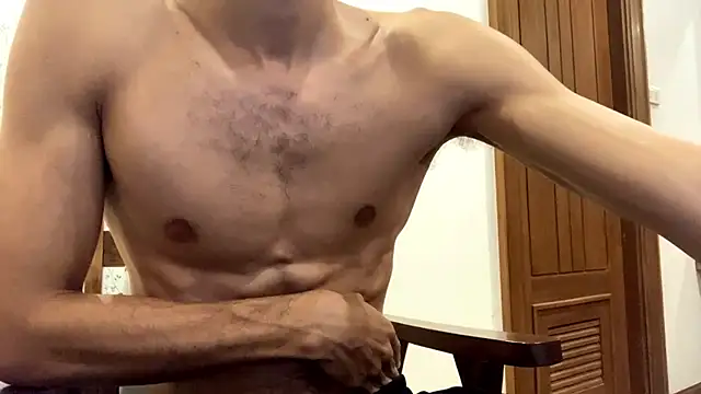 Snapshot of rippedbutskinny chatting on 01/05/25, 04:48 rippedbutskinny online show from 01/05/25, 04:48