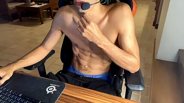 Snapshot of rippedbutskinny chatting on 01/05/25, 11:01 rippedbutskinny online show from 01/05/25, 11:01