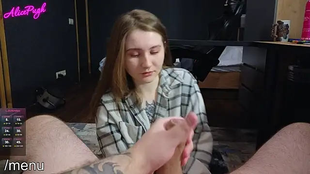 Snapshot of alicepugh chatting on 01/26/25, 05:23 alicepugh online show from 01/26/25, 05:23