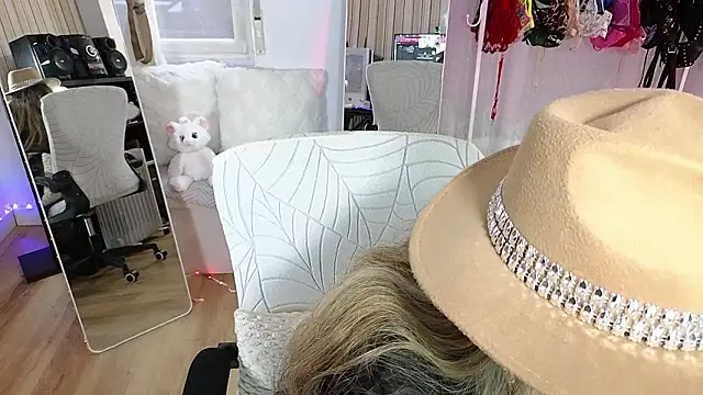 Tawny cox online show from 02/21/26, 08:59