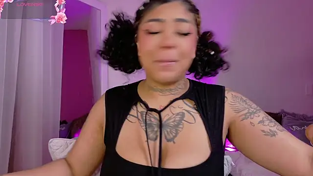 foxxy-lov3 online show from 02/20/26, 12:05