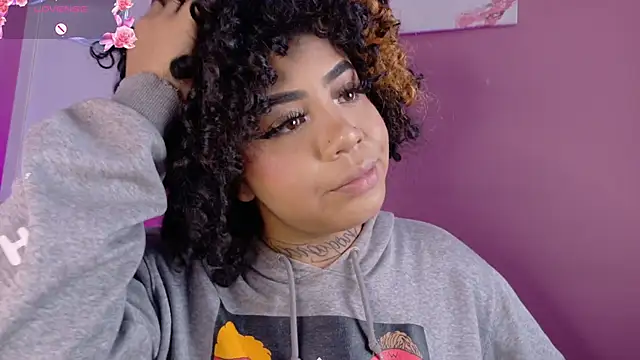 foxxy-lov3 online show from 04/11/26, 01:59