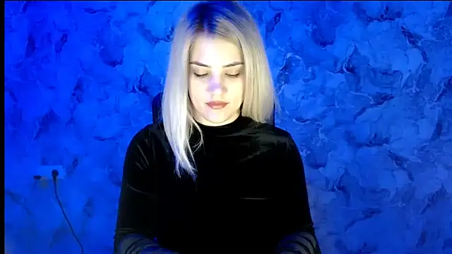 Snapshot of nika_gold1 chatting on 10/27/25, 06:12 nika gold1 online show from 10/27/25, 06:12