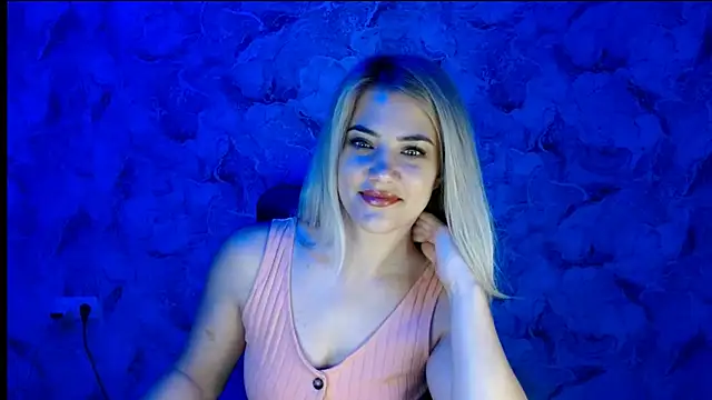 Snapshot of nika_gold1 chatting on 10/28/25, 12:30 nika gold1 online show from 10/28/25, 12:30