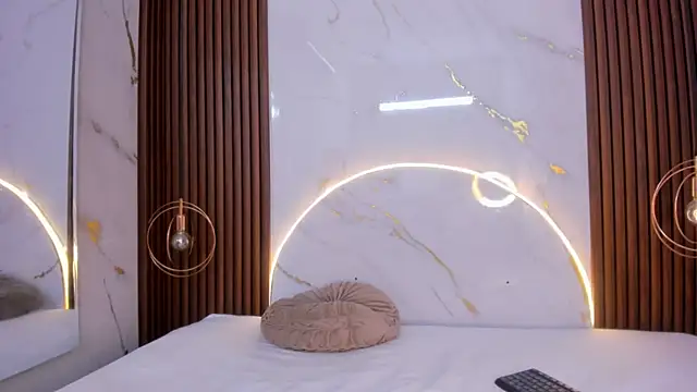 danisaenz  online show from 01/23/25, 08:56