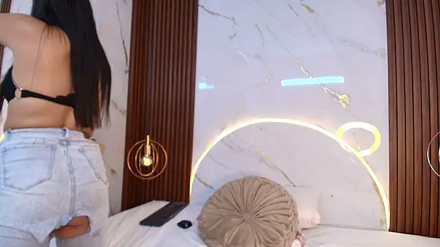 danisaenz  online show from 01/31/25, 08:12