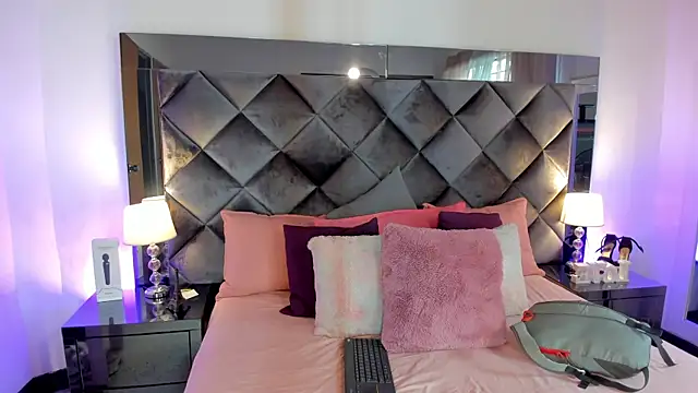 sofhiaa adaams online show from 01/27/25, 05:04