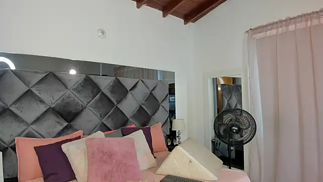 sofhiaa adaams online show from 02/13/25, 05:44