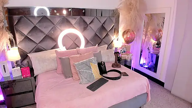 sofhiaa adaams online show from 10/02/25, 11:01