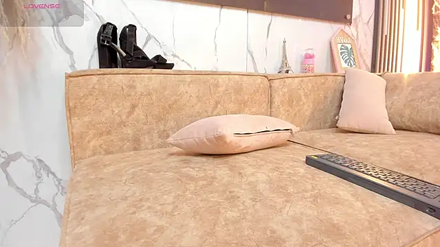 sofhiaa adaams online show from 12/14/25, 03:28