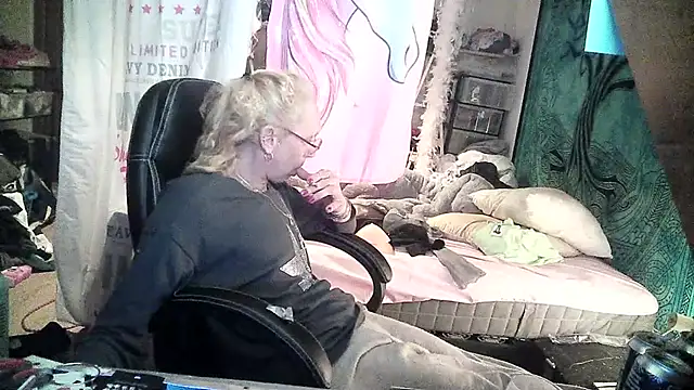 Ombeline1 online show from 02/25/25, 02:11