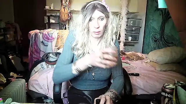 Ombeline1 online show from 03/07/25, 10:35