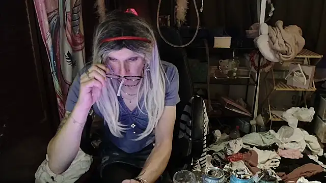 Ombeline1 online show from 10/12/25, 09:25