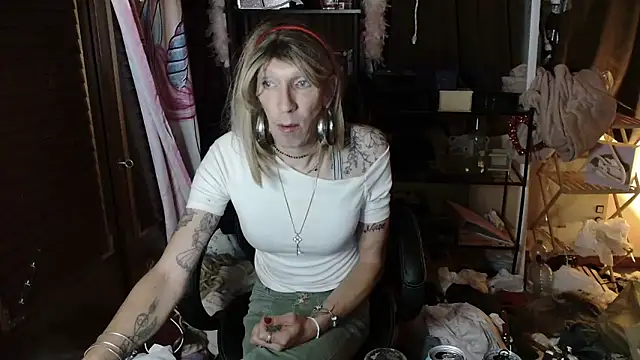 Ombeline1 online show from 10/24/25, 07:32