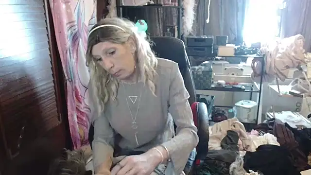 Ombeline1 online show from 11/02/25, 11:34