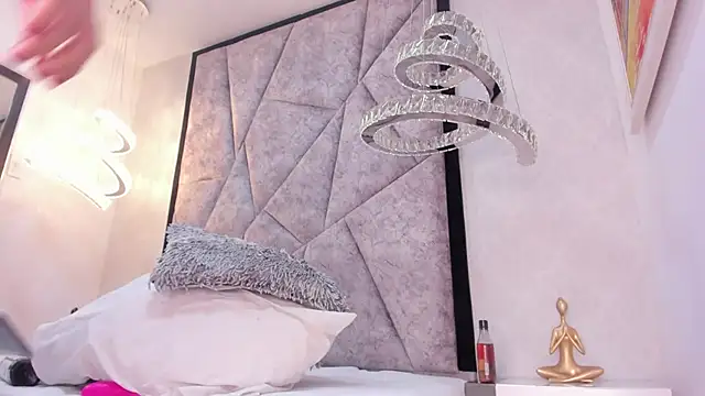 Camilaa Sanchez  online show from 02/04/25, 05:12