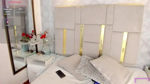 Camilaa Sanchez  online show from 10/24/25, 12:12