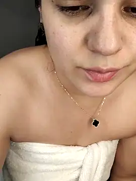 Lia Hurley online show from 02/20/25, 02:24