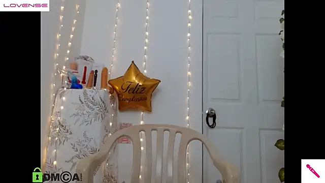 Snapshot of Hot_Candy_ chatting on 03/11/25, 01:23 Hot Candy online show from 03/11/25, 01:23