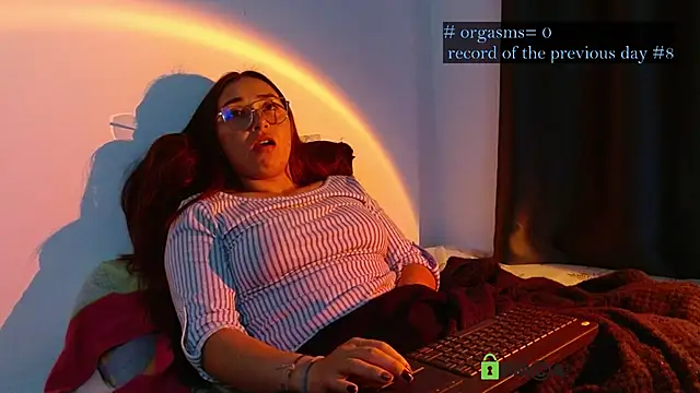 Snapshot of Hot_Candy_ chatting on 10/20/25, 04:13 Hot Candy online show from 10/20/25, 04:13